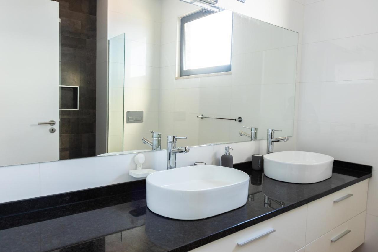 3 Bdr Aprt, Stunning Seaview, Rooftop Pool - Lcgr Praia Kültér fotó